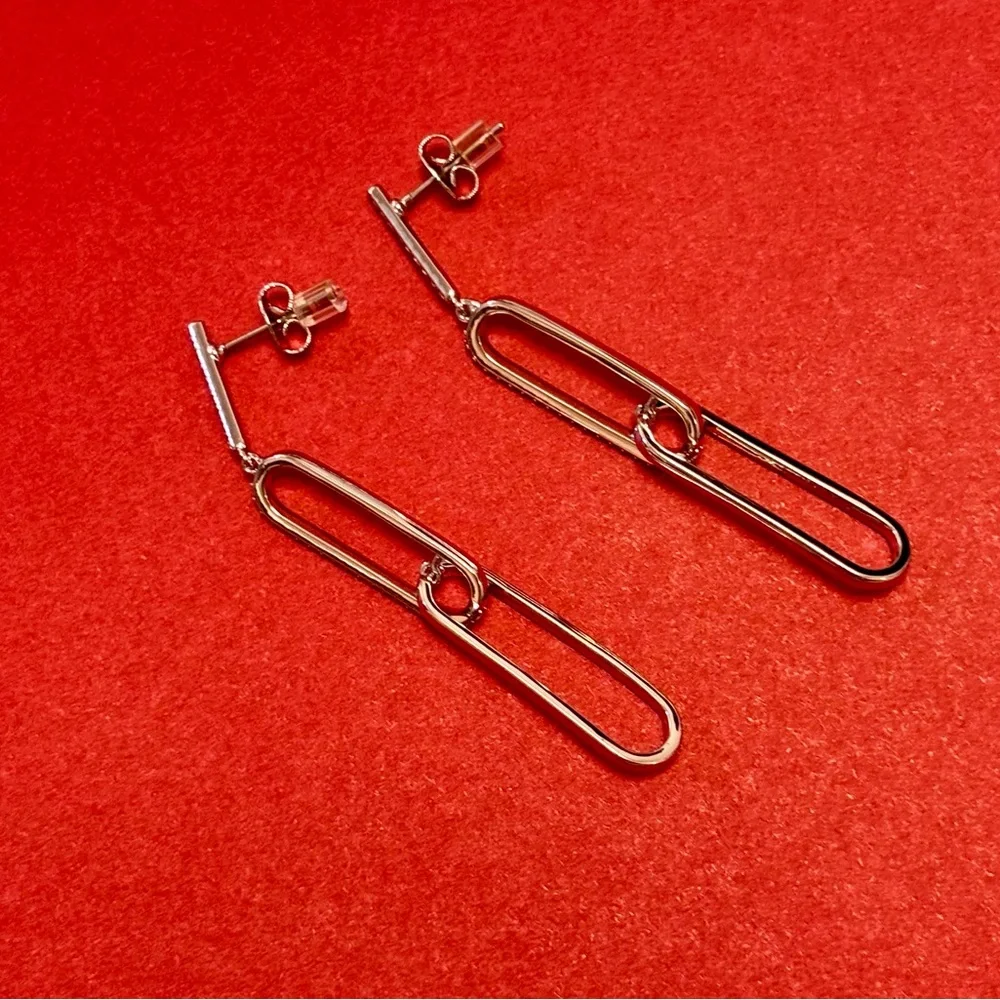 Dangling silver sparkly paperclip earrings - Picture 3 of 3